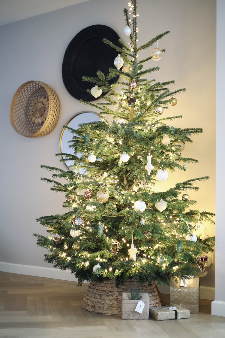 minimalistische-witte-kerstboom