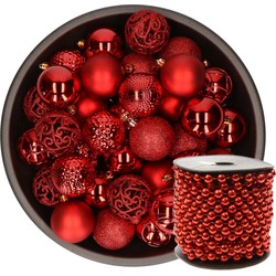 37x stuks kunststof kerstballen 6 cm inclusief kralenslinger rood - Kerstbal