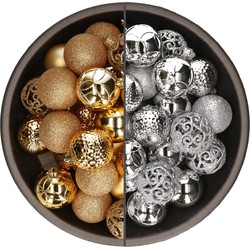 74x stuks kunststof kerstballen mix van zilver en goud 6 cm - Kerstbal