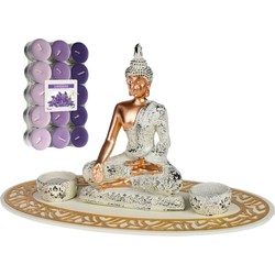 Boeddha beeld voor binnen 35 cm met 30x geurkaarsen lavendel - Beeldjes