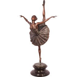 A BRONZE SCULPTURE OF A BALLET DANCER