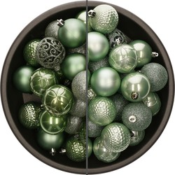 74x stuks kunststof kerstballen mix van salie groen en mintgroen 6 cm - Kerstbal