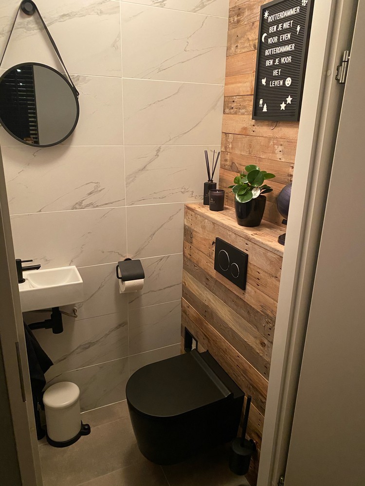 toilet-met-accessoires