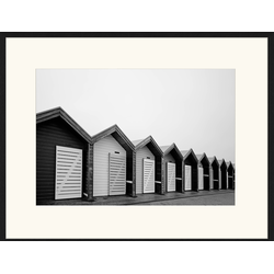 Any Image Print 'Beach Huts' - Schilderij - Wanddecoratie - Inclusief beukenhouten lijst - Poster - 73x93cm - Zwarte lijst met Passe Partout