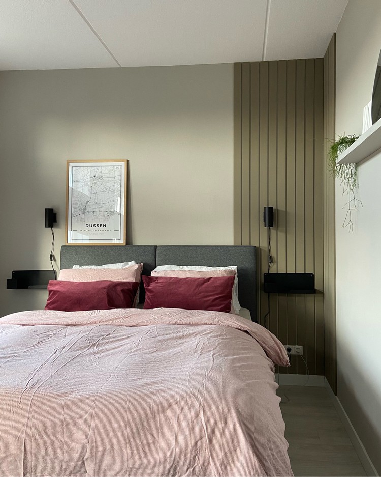 olijf-groene-slaapkamer-roze