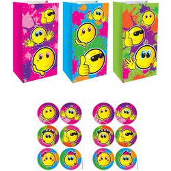 Decopatent® 12 STUKS Traktatie Uitdeel papieren zakjes - Inclusief Stickers - SMILEY - Vrolijke Gezichten - Tasjes - Traktatiezakjes voor uitdeelcadeautjes - Kinderfeestje - 13x8x25 Cm