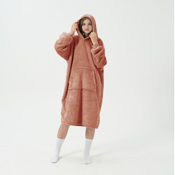 Geen merk SHERRY Oversized Hoodie - 70x110 cm - Hoodie & deken in één - heerlijke, grote fleece hoodie deken  - Muted Clay - roze - Dutch Decor Limited Collection