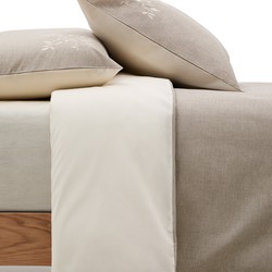 Kave Home - Sotela set dekbedovertrek en kussensloop geborduurde strepen 100% katoen beige perkal bed