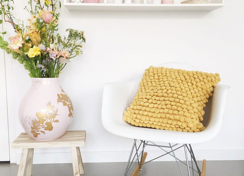 Shop the look: mix van zachte kleuren en verschillende materialen
