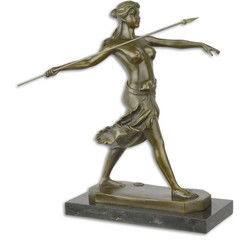 EEN BRONZEN BEELD VAN EEN AMAZONEKRIJGER