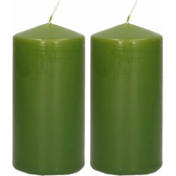 2x Kaarsen olijfgroen 5 x 10 cm 23 branduren sfeerkaarsen - Stompkaarsen