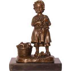 BRONZEN BEELD VAN EEN MEISJE MET EEN MANDJE DRUIVEN