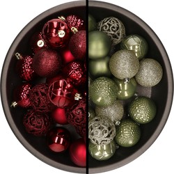 Kunststof kerstballen 74x stuks donkerrood en mos groen 6 cm - Kerstbal