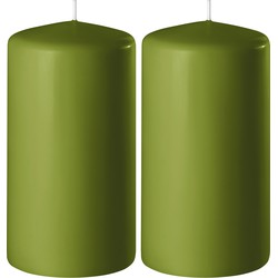 2x Kaarsen olijf groen 6 x 8 cm 27 branduren sfeerkaarsen - Stompkaarsen