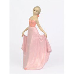 A PORCELAIN FIGURINE OF A DANCER
