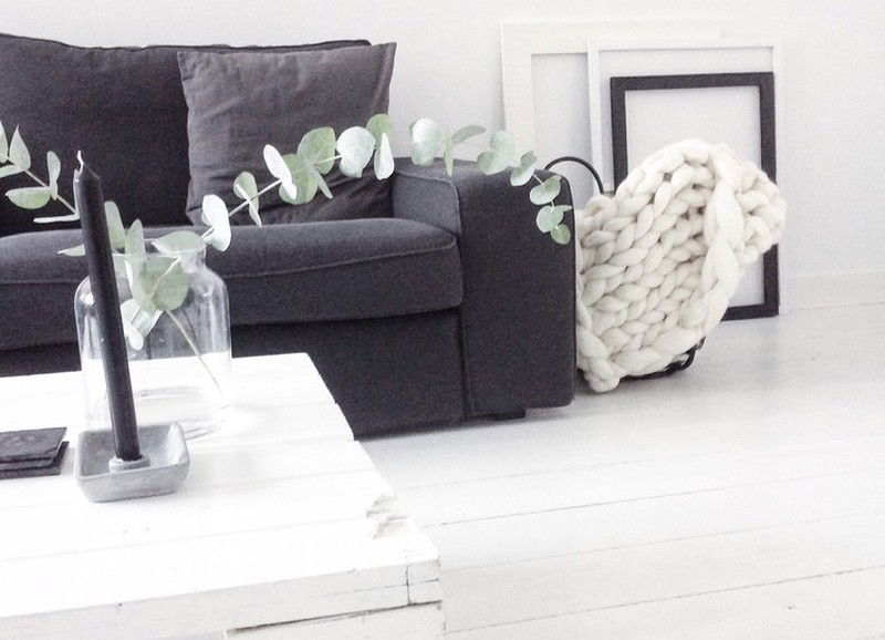 Zo voeg je warmte toe in in een zwart-wit interieur