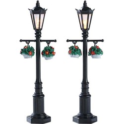 Old english lamp post set of 2 b/o 4.5v