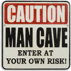 GIETIJZEREN "CAUTION MAN CAVE" PLAQUETTE
