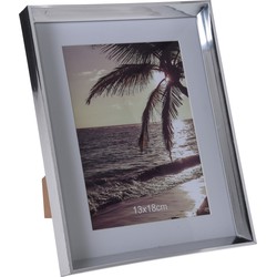 Kunststof fotolijst zilver geschikt voor een foto van 13 x 18 cm - Fotolijsten