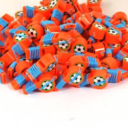 100 Stuks Oranje Voetbal Fluitjes aan koord - Uitdeelcadeautjes -Uitdeel - Traktatie voor kinderen - Jongens - Meisjes