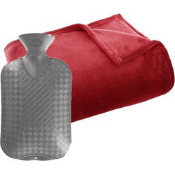 Fleece deken/plaid rood 125 x 150 cm en een warmwater kruik 2 liter - Plaids