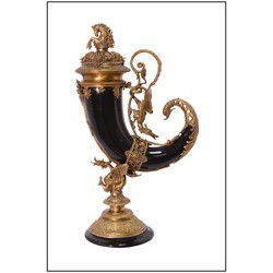 A BRONZE MOUNTED PORCELAIN CORNUCOPIA HORN