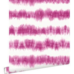 ESTAhome behang horizontale tie-dye shibori strepen intens fuchsia roze en mat wit - 53 cm x 10,05 m - 148688