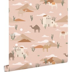 ESTAhome behang kamelen en cactussen terracotta roze - 50 x 900 cm - 139703