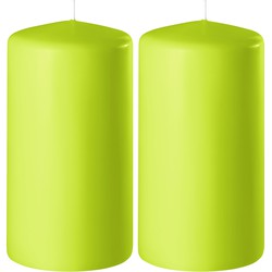 2x Kaarsen lime groen 6 x 12 cm 45 branduren sfeerkaarsen - Stompkaarsen