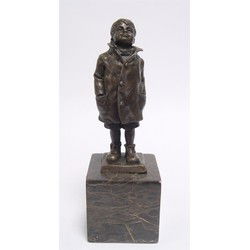 BRONZEN BEELD VAN EEN KLEINE JONGEN