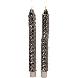 Anna's Collection LED dinerkaarsen - 2x -zilver - 25 cm - swirl - LED kaarsen
