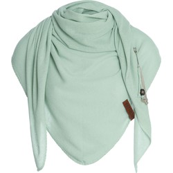 Knit Factory Lola Gebreide Omslagdoek - Driehoek Sjaal Dames - Iced Green - 190x85 cm - Inclusief sierspeld