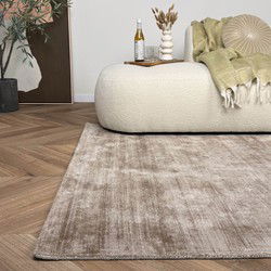 Vloerkleed Felva viscose silk taupe - Interieur05