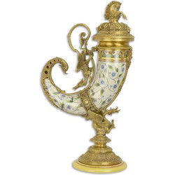 A BRONZE MOUNTED PORCELAIN CORNUCOPIA HORN