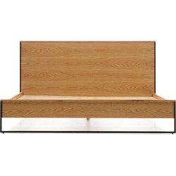 Kave Home - Bed Taiana van eikenfineer en stalen poten met zwart geschilderde afwerking 160 x 200 cm