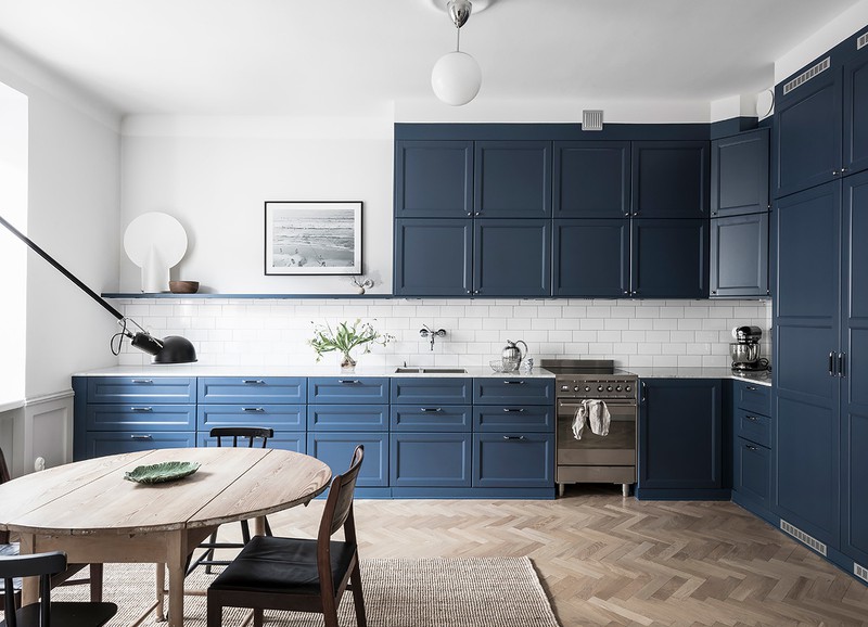 Shop the look: Scandinavisch interieur met blauwe keuken