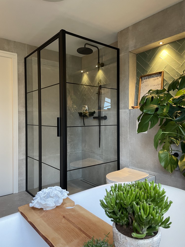 badkamer-modern-zwart-staal