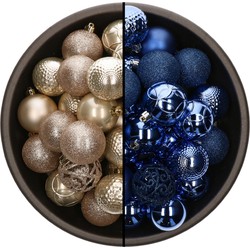 74x stuks kunststof kerstballen mix van champagne en kobalt blauw 6 cm - Kerstbal