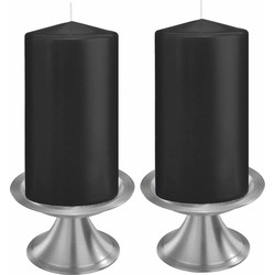 Set van 2x zwarte cilinderkaarsen/stompkaarsen 8 x 15 cm met 2x zilveren kaarsenhouders - Stompkaarsen