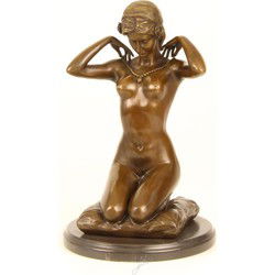 EEN BRONZEN SCULPTUUR GENAAMD NIEUWE KETTING