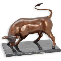 A BRONZE SCULPTURE OF A BULL ON A MARBLE BASE