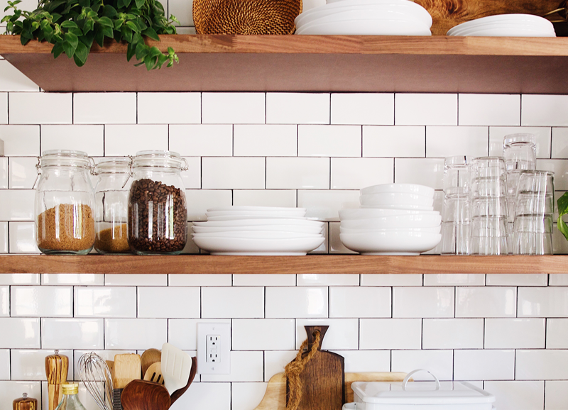 omhelzing Absoluut Vacature 6x keukens met houten wandplanken | HomeDeco.nl