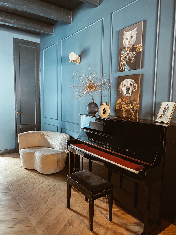 marineblauw keuken piano muur