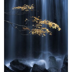 Sanders & Sanders fotobehang waterval donkerblauw, zwart en okergeel - 3,6 x 2,7 m - 601028