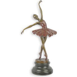 A BRONZE SCULPTURE OF A BALLERINA