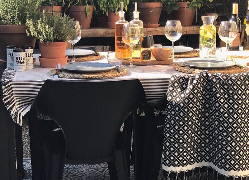 Inspiratie: de leukste manieren om buiten de tafel te dekken