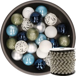 37x stuks kunststof kerstballen 6 cm wit/groen/zilver/blauw incl. kralenslinger - Kerstbal