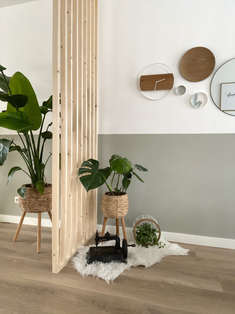 tekst Dominant jas Trend: houten latjes als wandpaneel en roomdivider | HomeDeco.nl