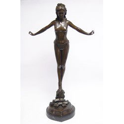 BRONZEN BEELD VAN EEN VROUW IN BIKINI