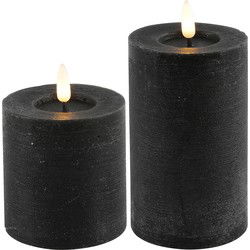 LED kaarsen/stompkaarsen - set 2x - zwart - D7,5 x H8 en H12,5 cm - timer - LED kaarsen